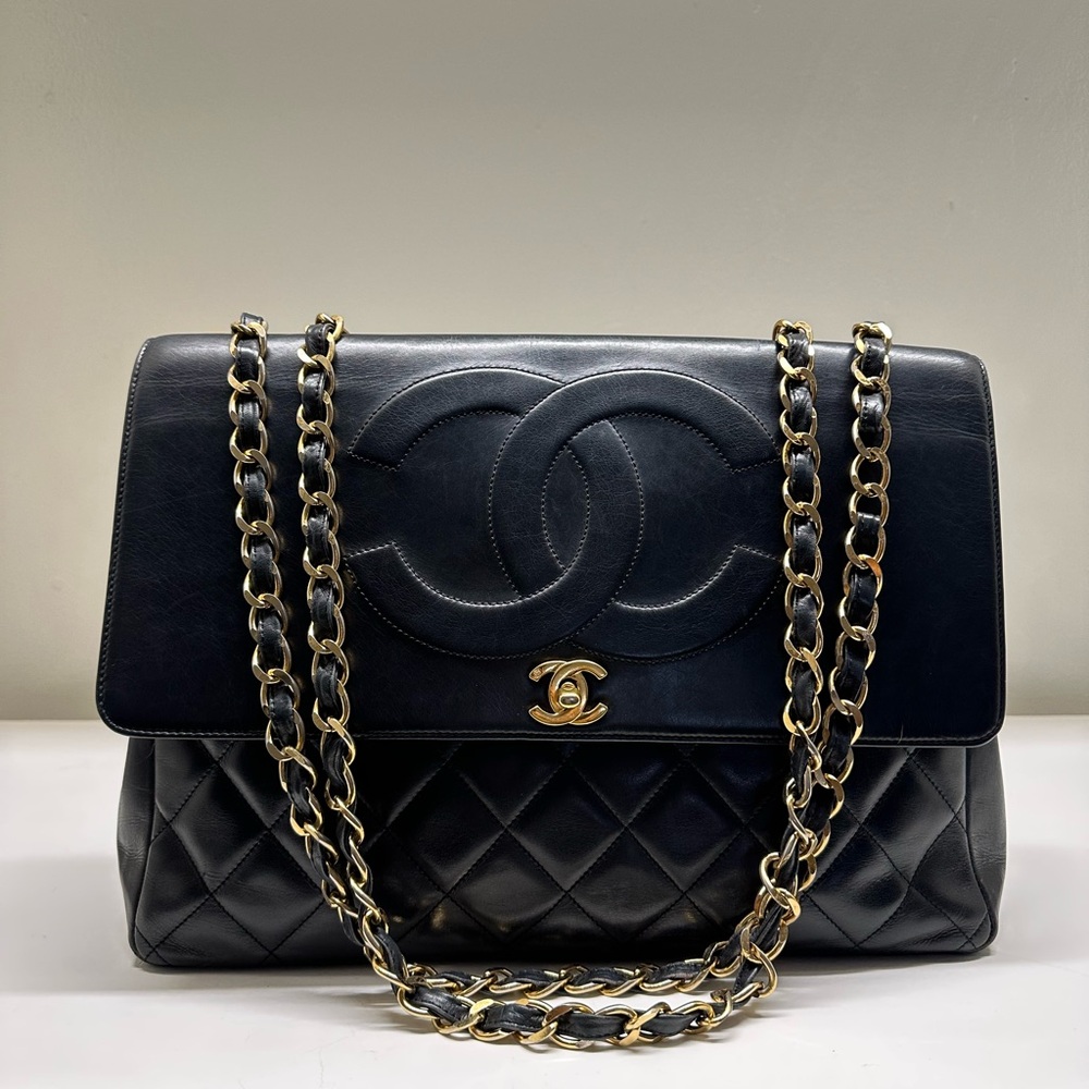 ✅ Authentic Chanel Black Leather Shoulder Maxi Bag with Gold Chain